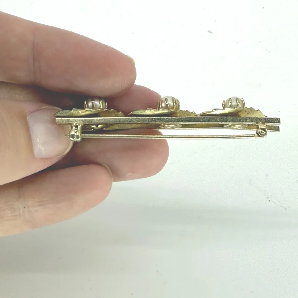 VINTAGE ESTATE Floral Leaf‎ Brooch Pin with Pearls Unsigned Long Straight